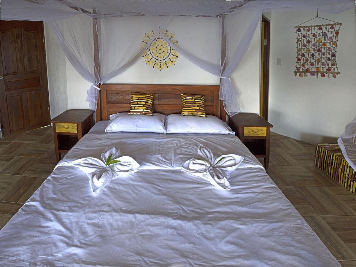 Iris Island Eco Resort บูซวงกา ภายนอก รูปภาพ